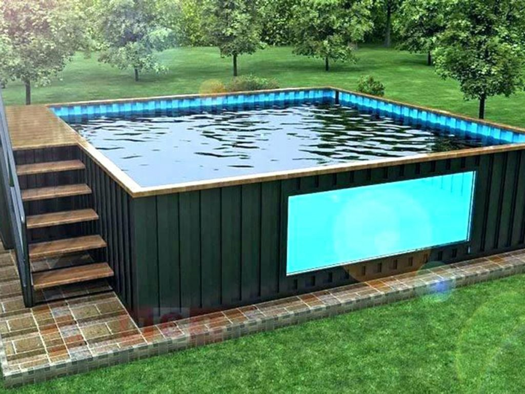 Photo d'une piscine en conteneur installée dans un jardin, montrant une structure moderne et écologique avec des finitions personnalisées.