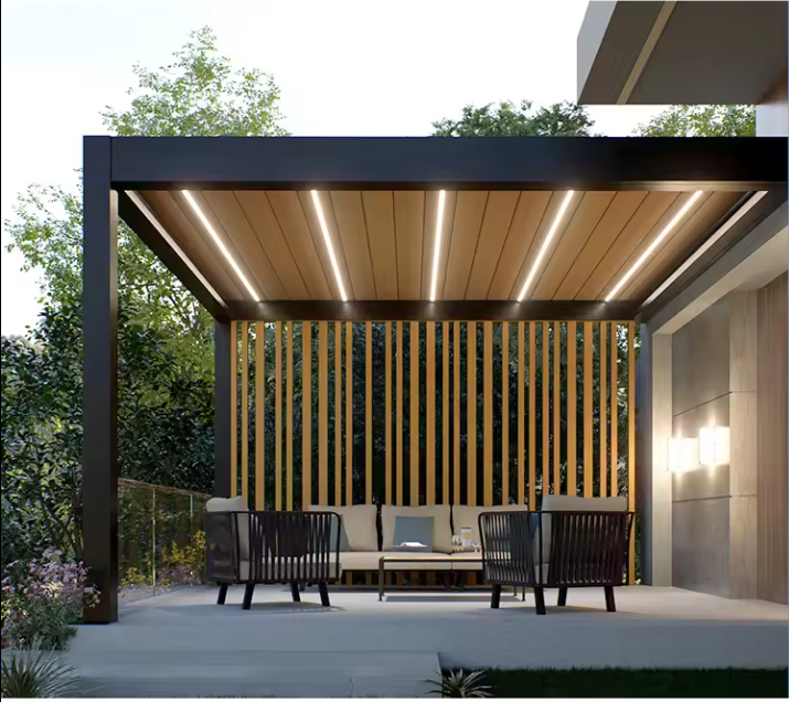 Photo d'une pergola bioclimatique moderne avec lames orientables en aluminium, offrant un espace de vie extérieur confortable et protégé, installée par Flex Home Solution.